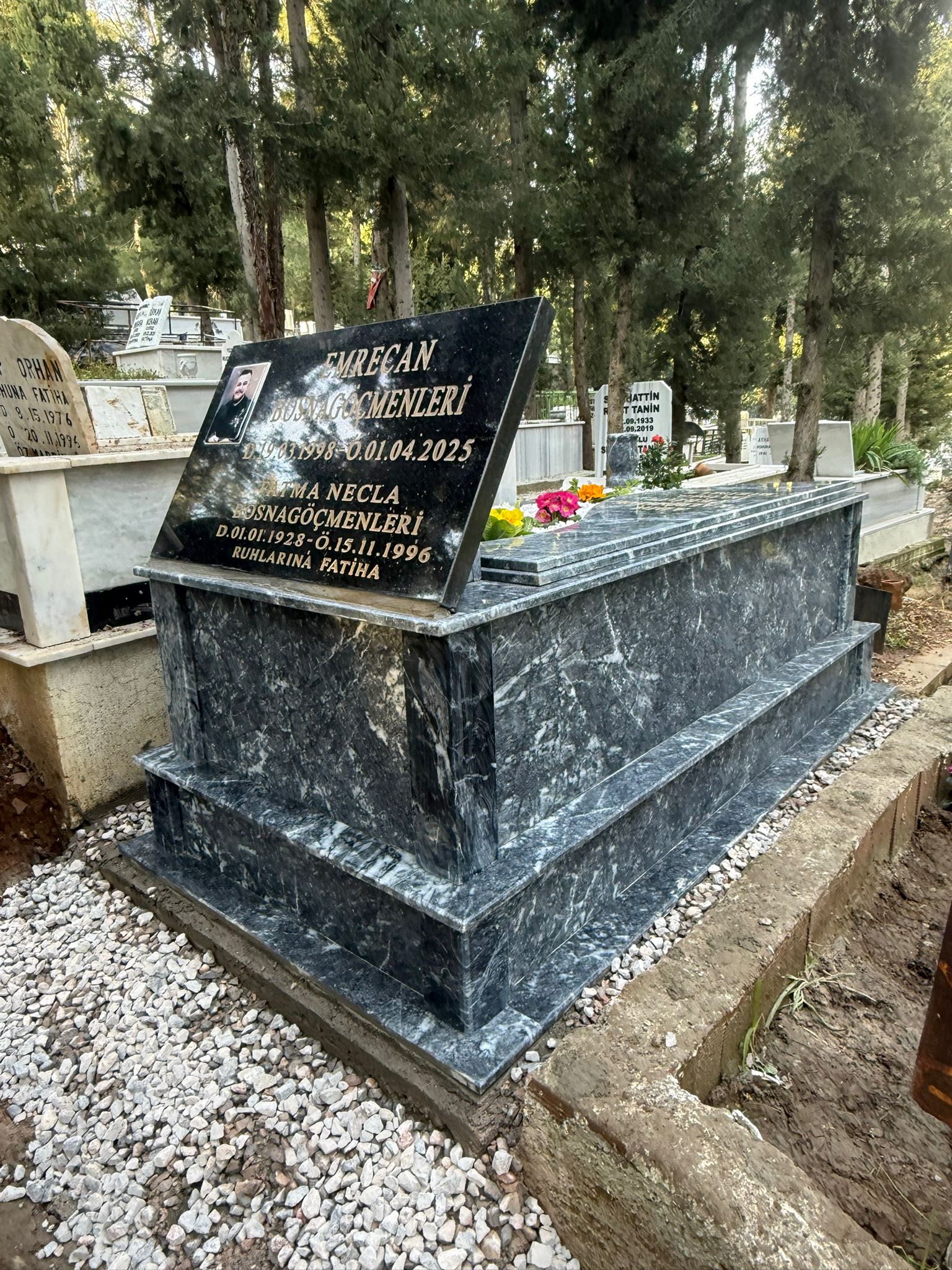 İzmir’de uzman mezar yapımı hizmeti